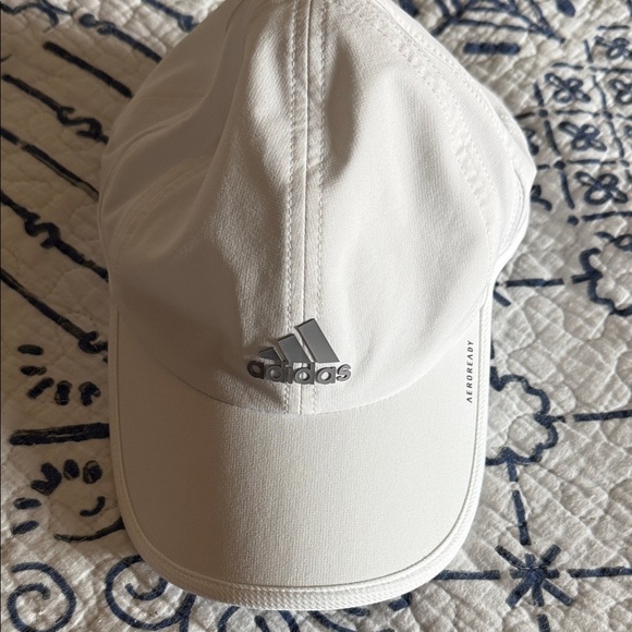 Adidas Women’s White Performance Cap. Adjustable strap. Like new, excellent! - Picture 1 of 4
